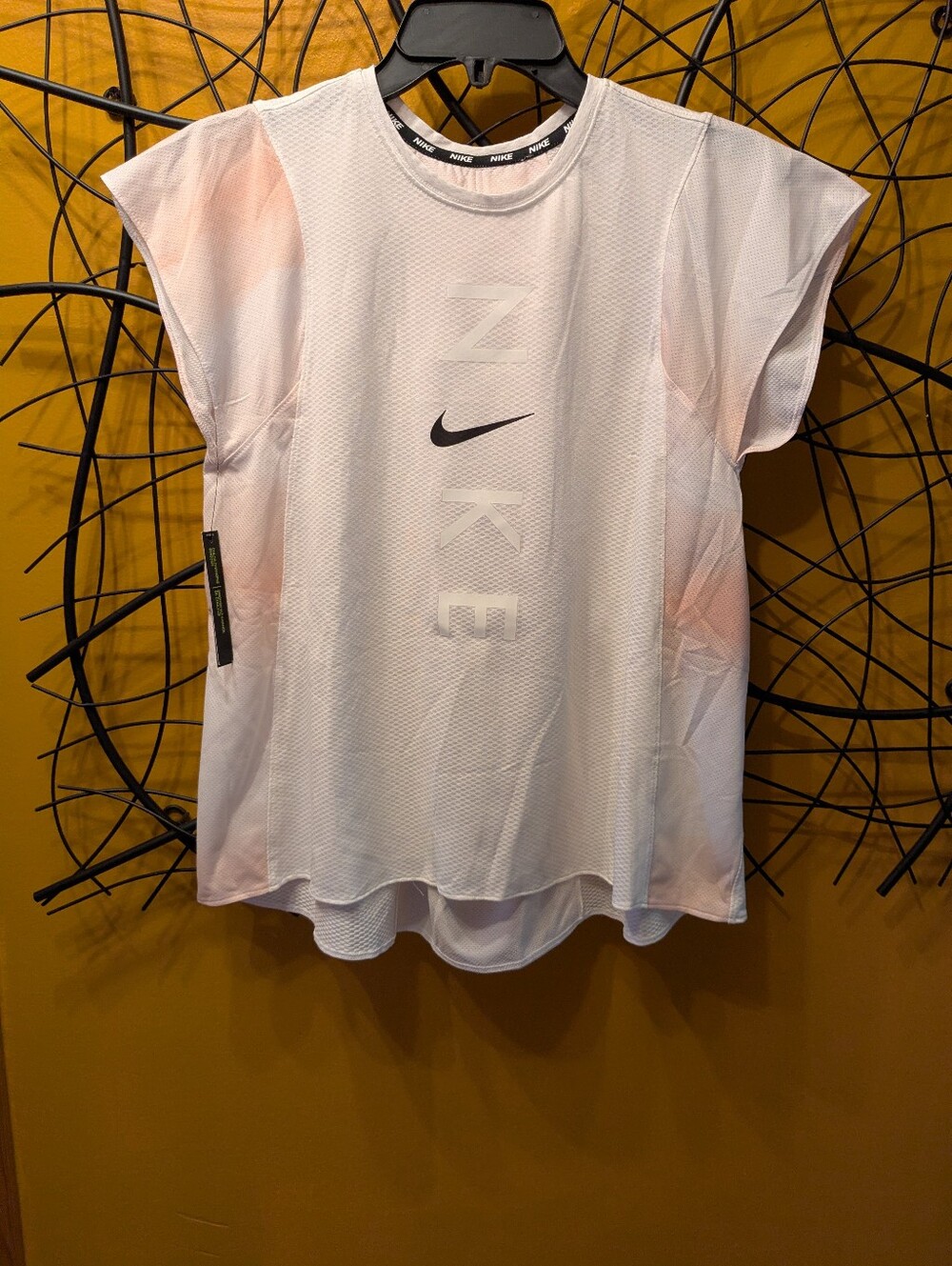 NWT Nike Color Changing Swoosh Short Sleeve Mesh Workout Top White Pink